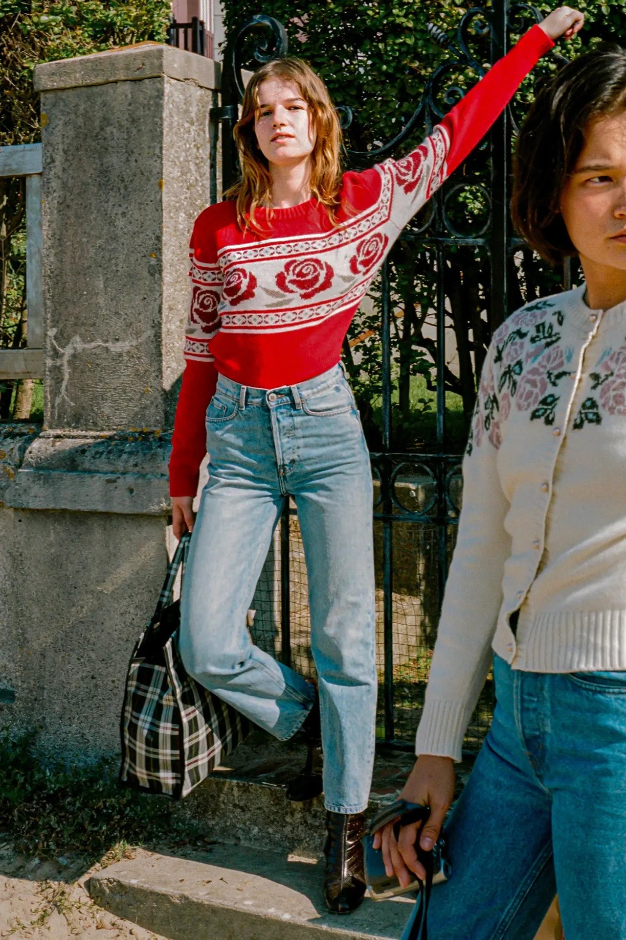 Lady's Round Neck Pullover Rose Print Sweater Nipaaj