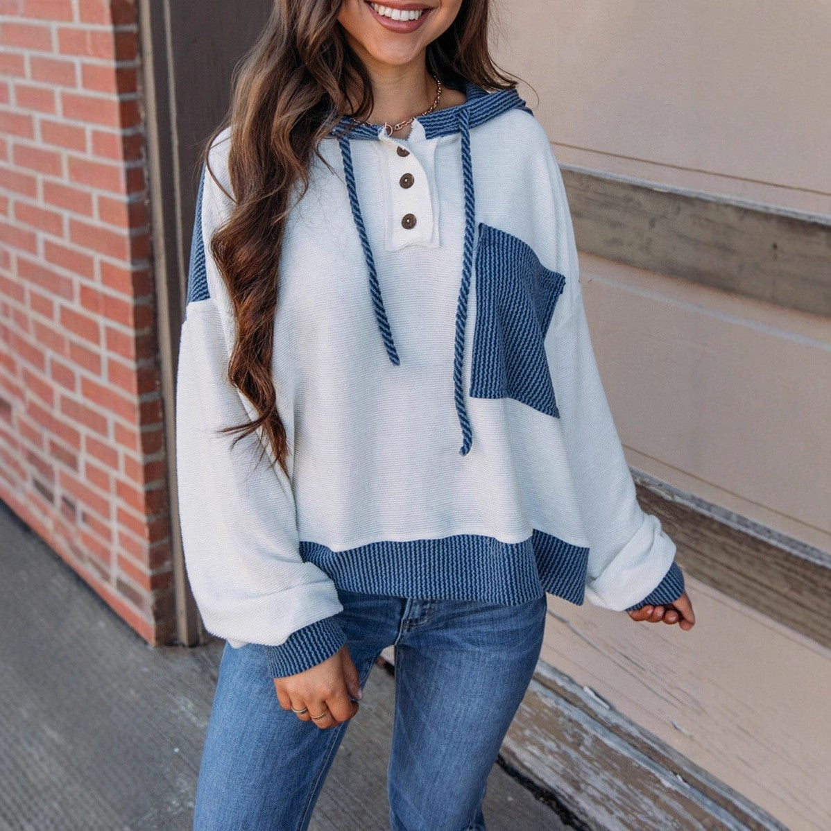 Women's Contrast Color Twist Strip Hooded Sweater null