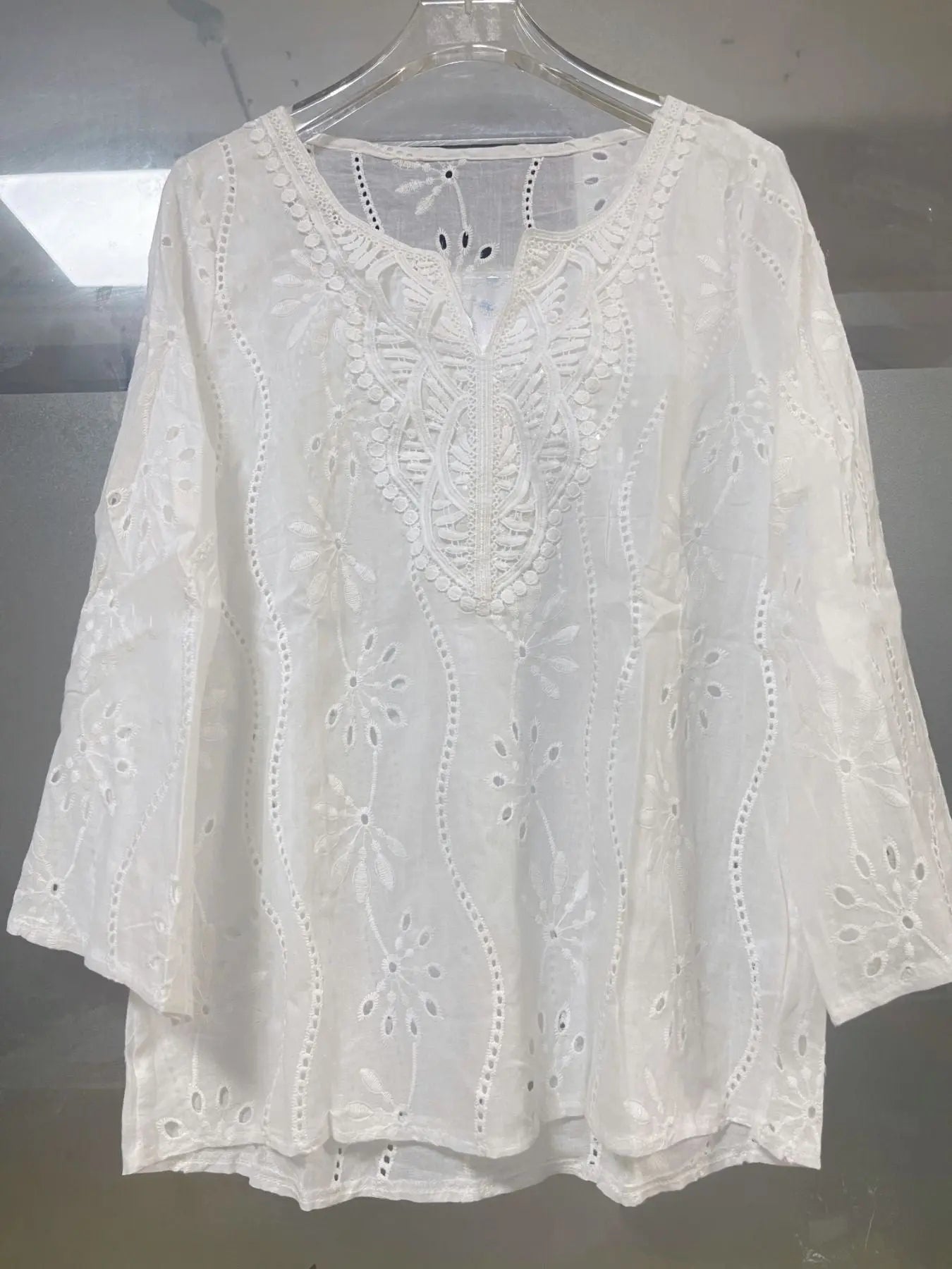 Loose V-neck Temperament Commute Embroidered Bell Sleeve Lace Top Nipaaj
